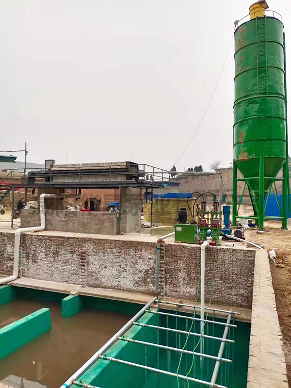 磚廠用壓濾機(jī)客戶現(xiàn)場(chǎng)1